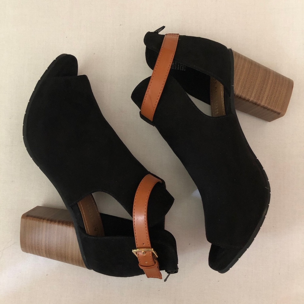 Kenneth Cole REACTION Hit Hooded Bootie. Open Toe. Black. Size 8